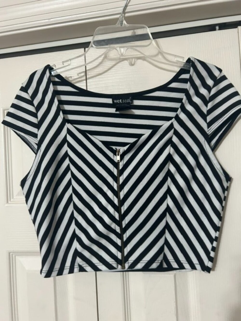 Black and white diagonal-striped crop top from Wet Seal featuring a front zipper